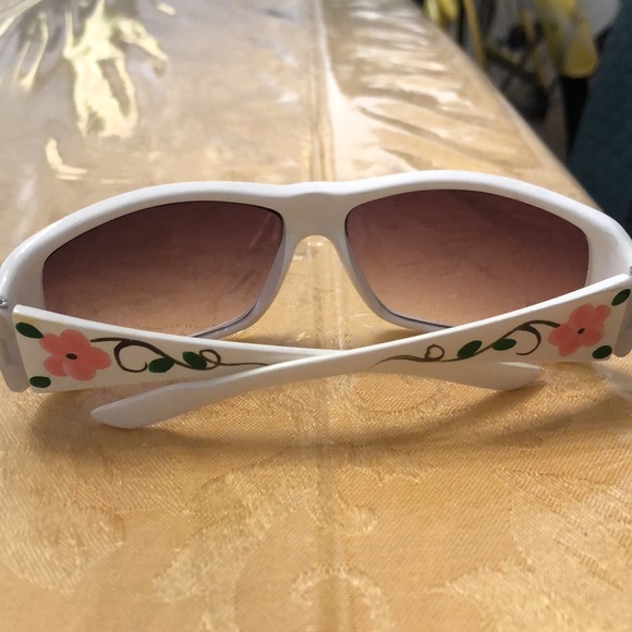 Flower Hand Painted Sunglasses - Picture 3 of 3